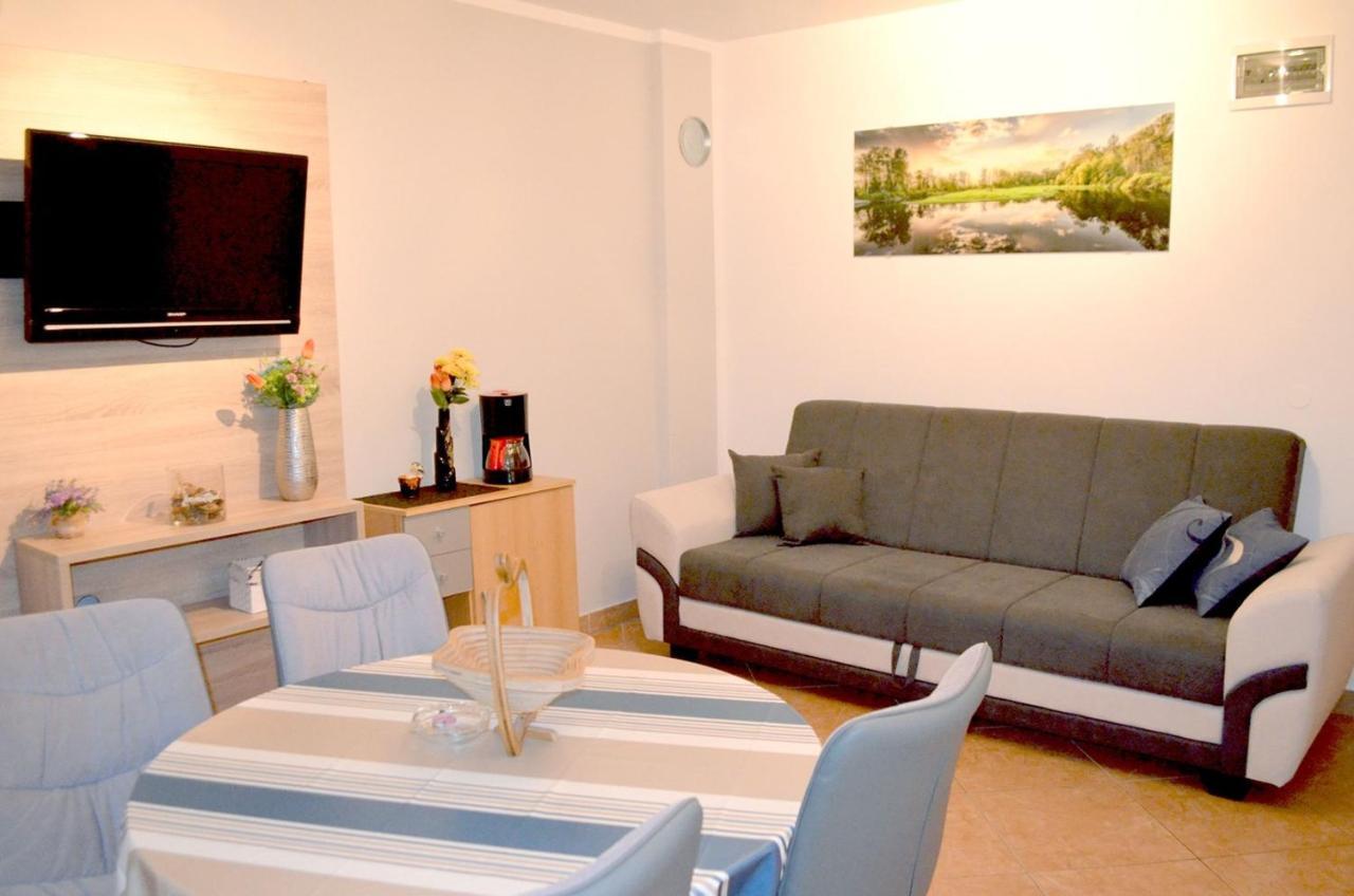 Apartments Krajacic Malinska Esterno foto