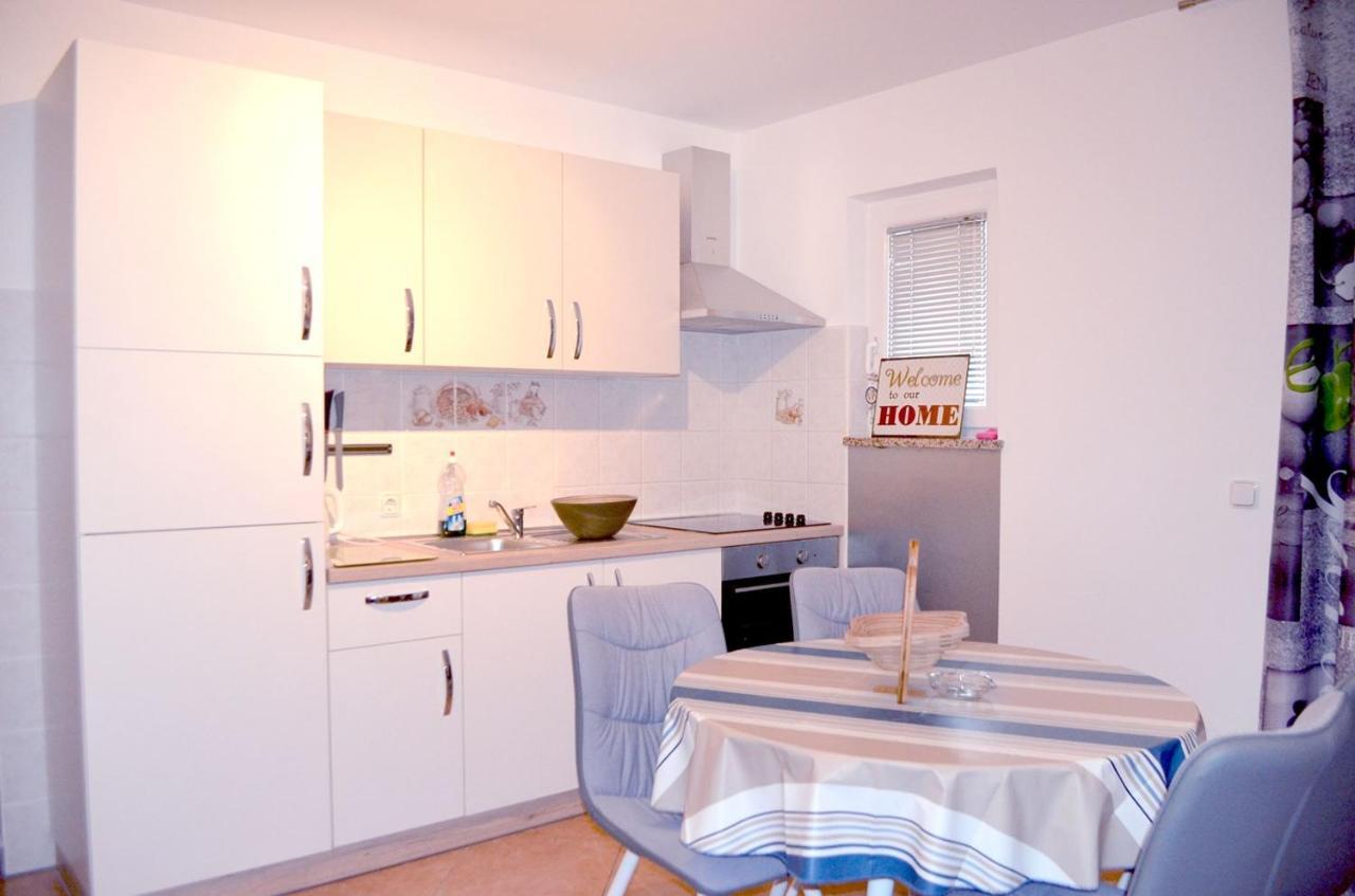 Apartments Krajacic Malinska Esterno foto